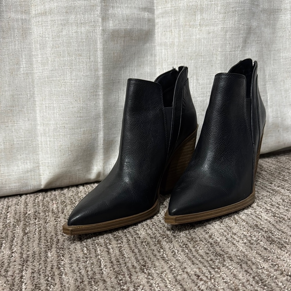 Vince Camuto Black Ankle Boots Sleek Leather Design